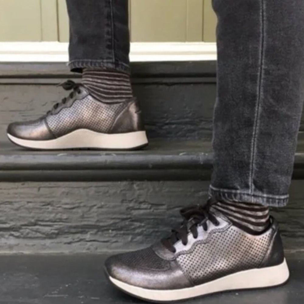 Dansko Women’s 40 Christina Pewter Metallic Leather Lace Up Athleisure Sneakers